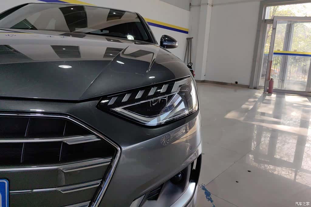 Audi A4L, 2021 все фото