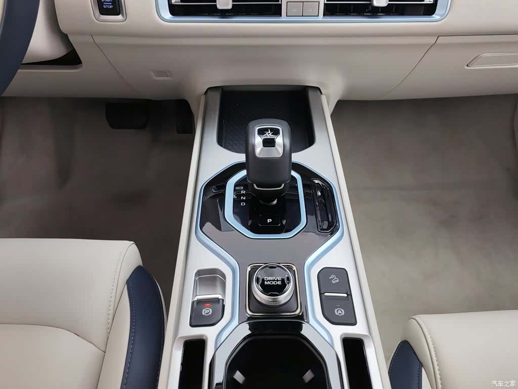 Geely Icon, 2024 13