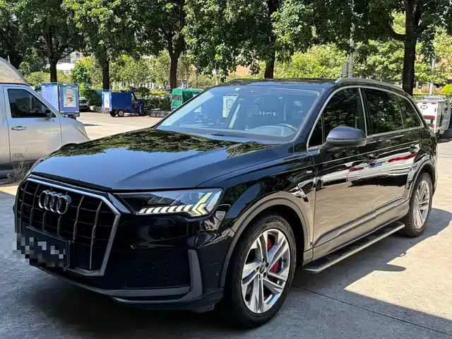 Audi Q7 2021 — купить из Китая под заказ