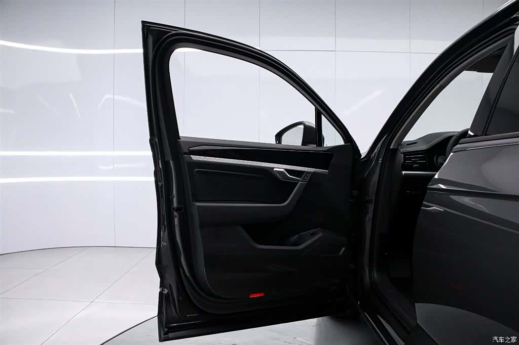 Volkswagen Touareg, 2023 11