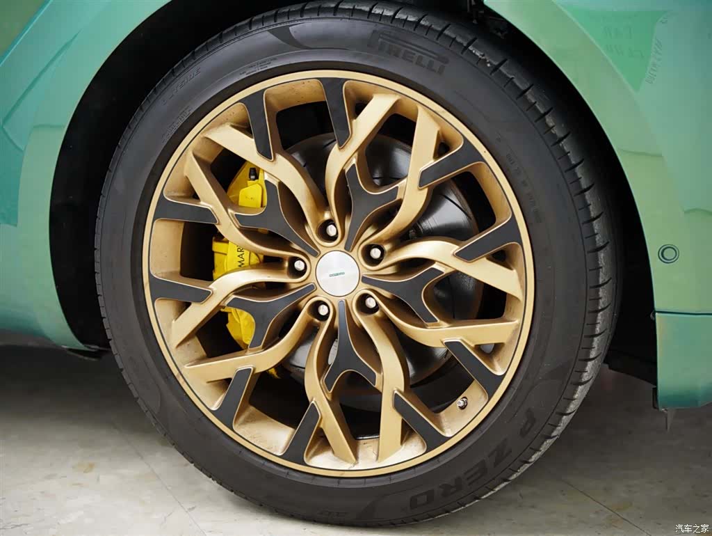 Aston Martin DBX, 2023 54