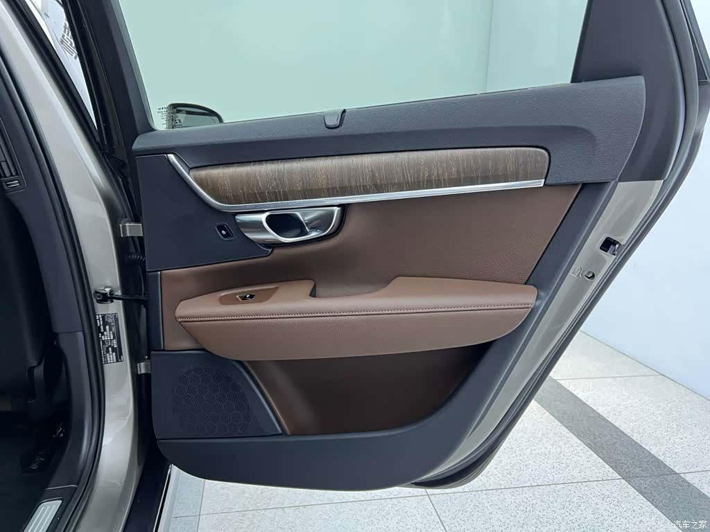 Volvo V90, 2023 26