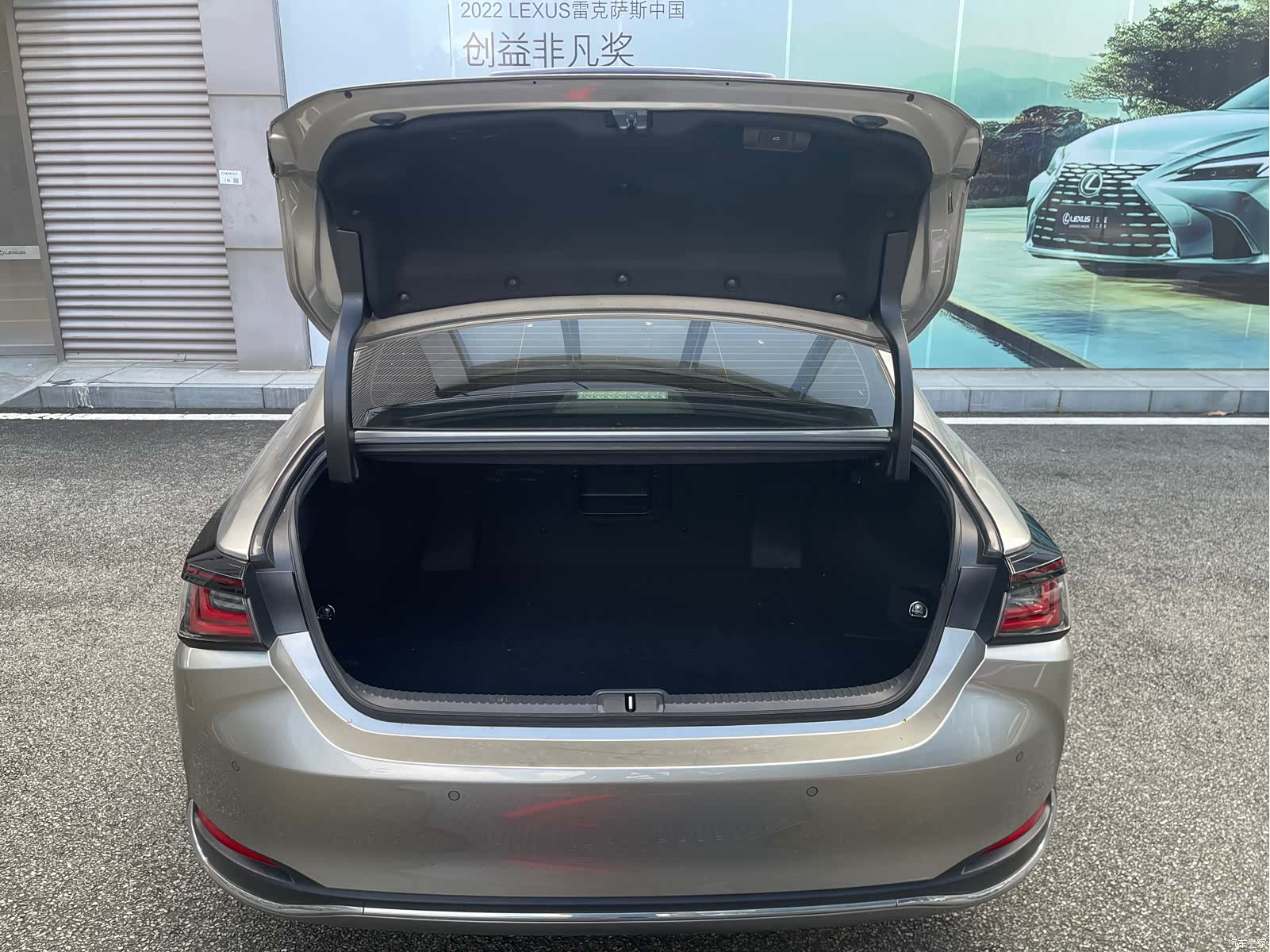 Lexus ES, 2025 16
