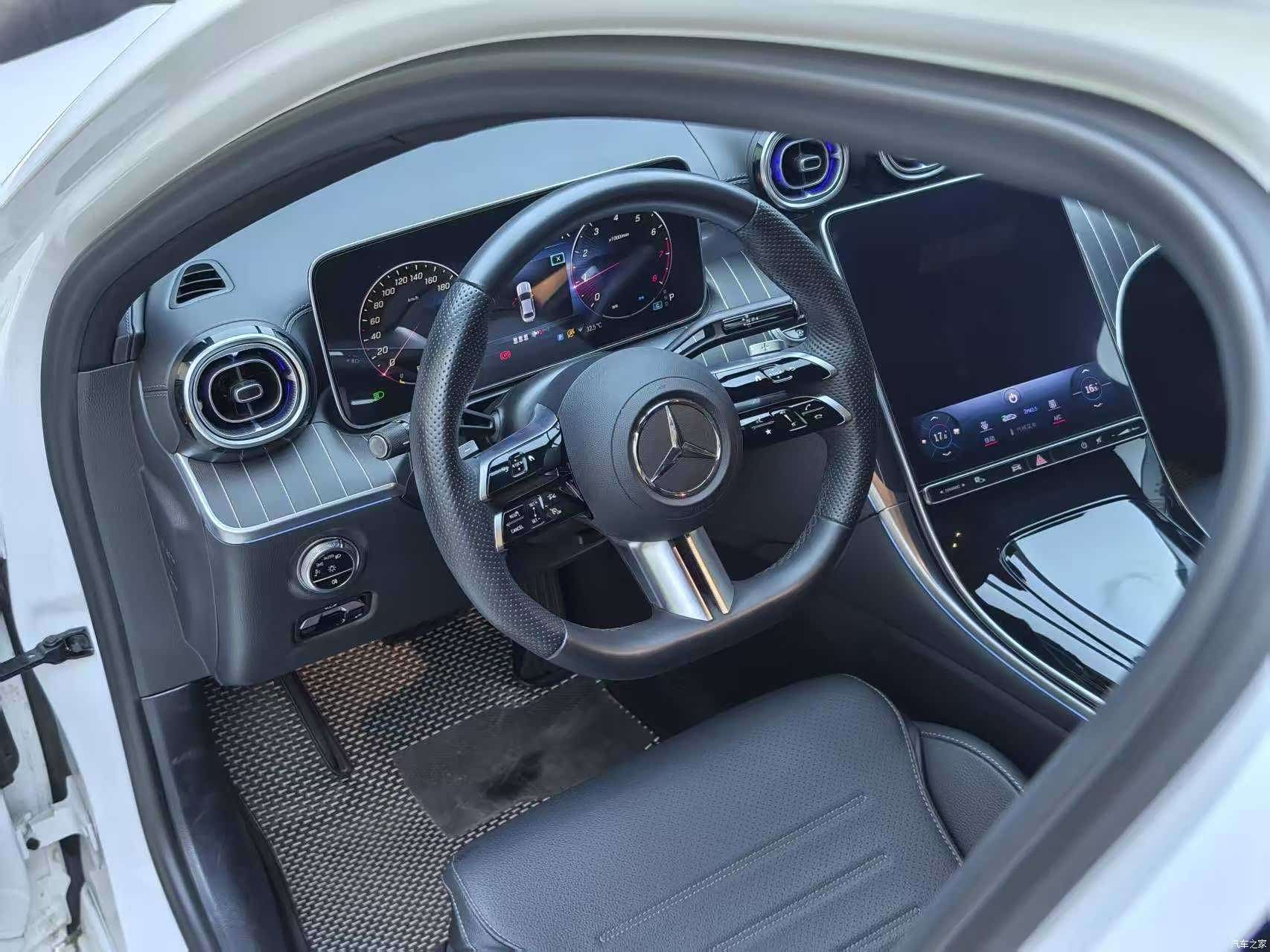 Mercedes-Benz C-Class, 2023 16