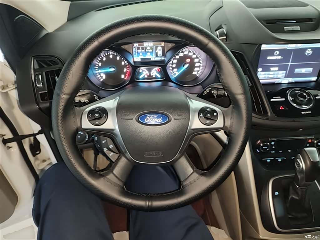 Ford Kuga, 2015 11