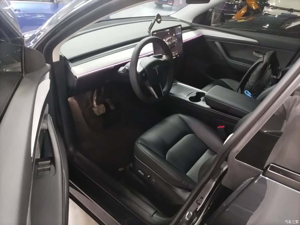 Tesla Model Y, 2024 16