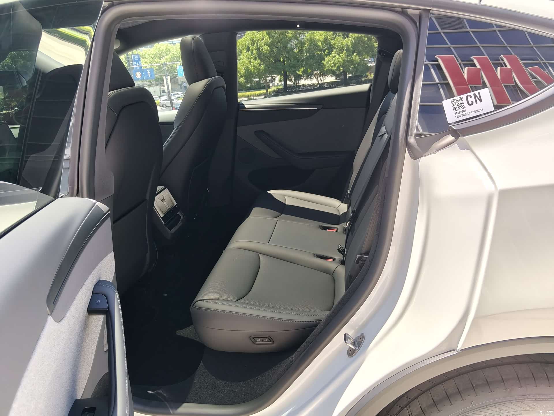 Tesla Model Y, 2026 17