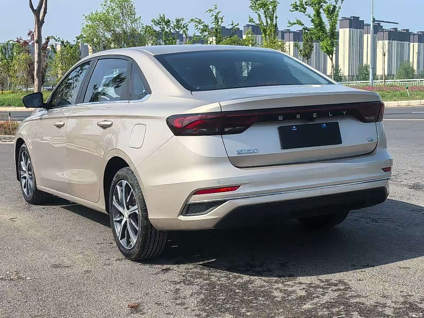 Geely Emgrand, 2023 9