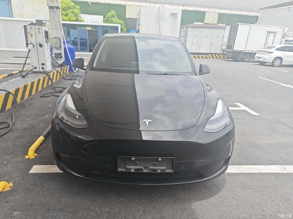 Tesla Model Y, 2022 3