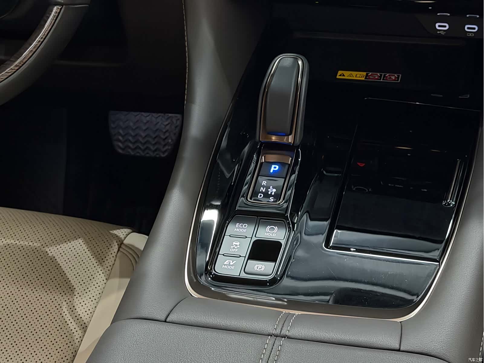 Toyota Vellfire, 2023 12