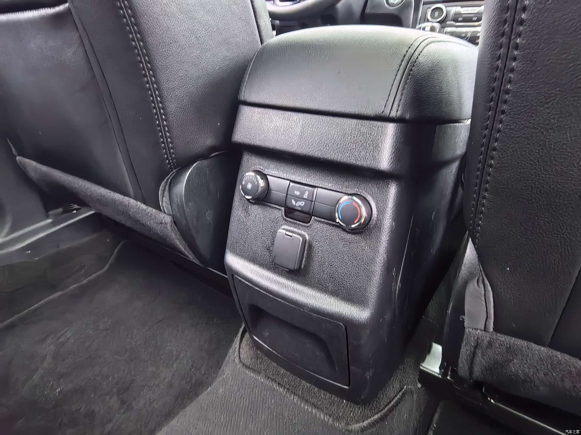 Ford Explorer, 2019 24