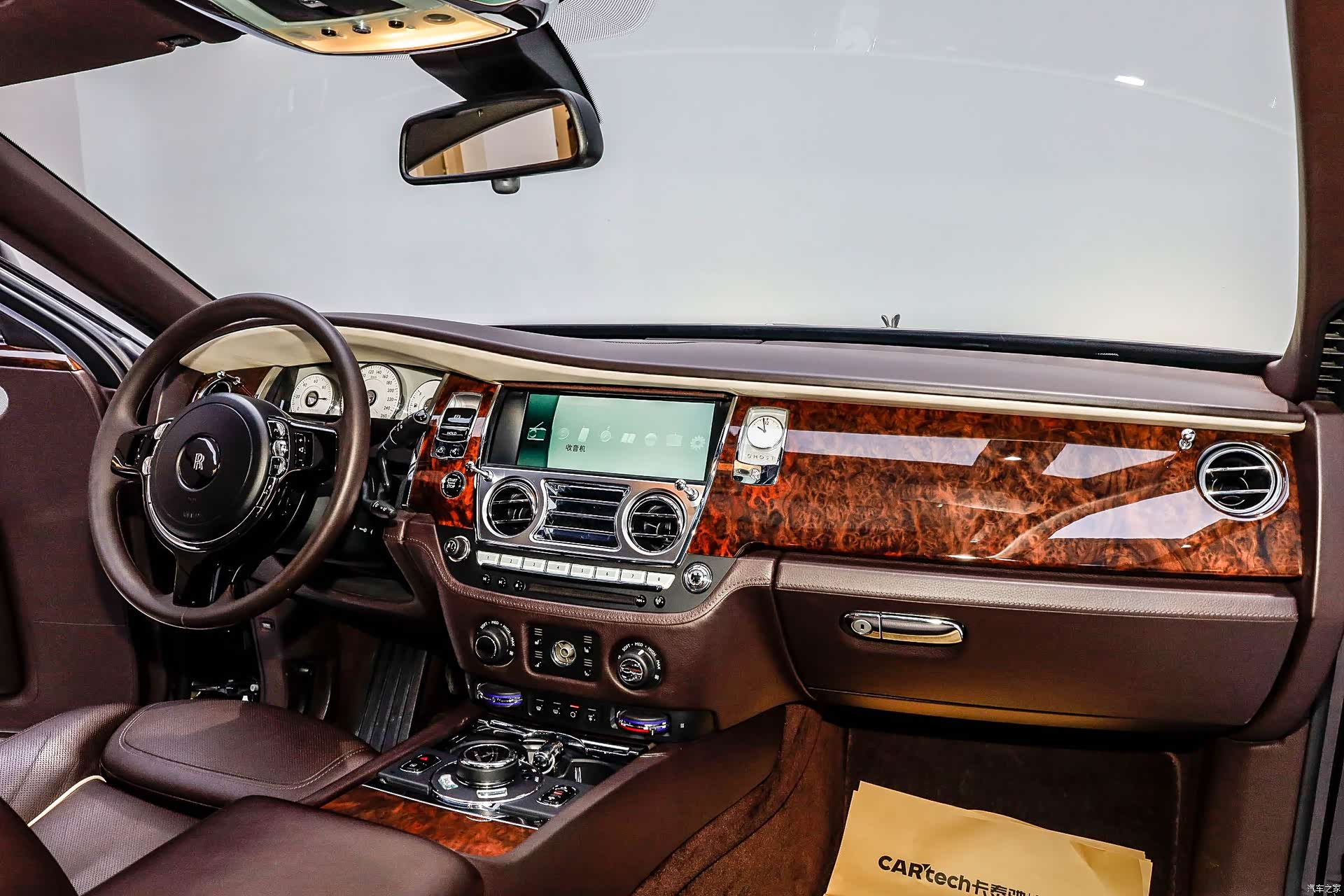 Rolls-Royce Ghost, 2016 10