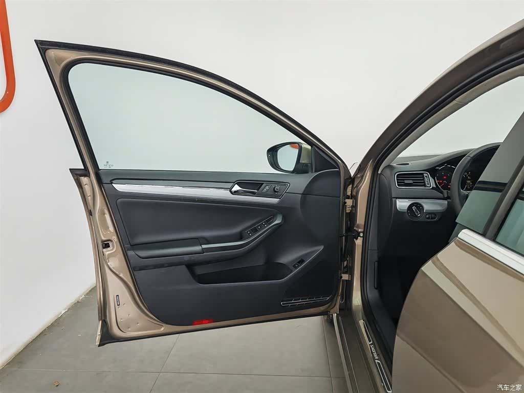 Volkswagen Sagitar, 2018 8