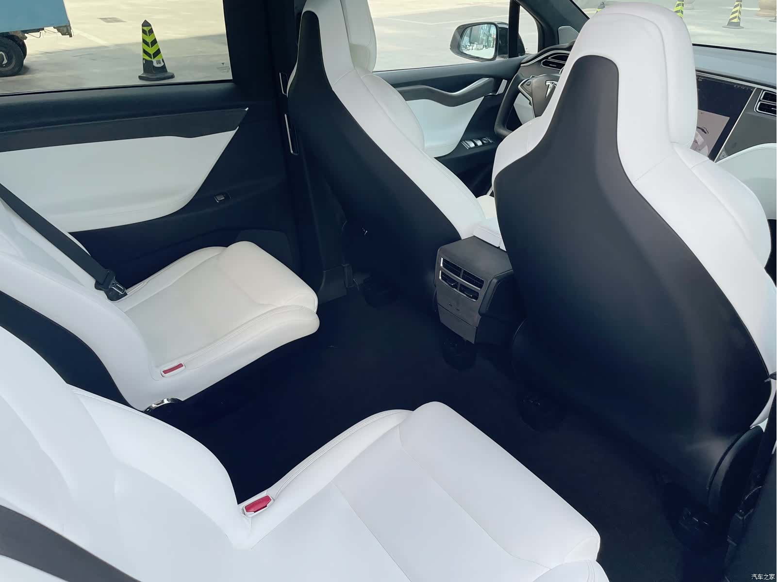 Tesla Model X, 2017 8