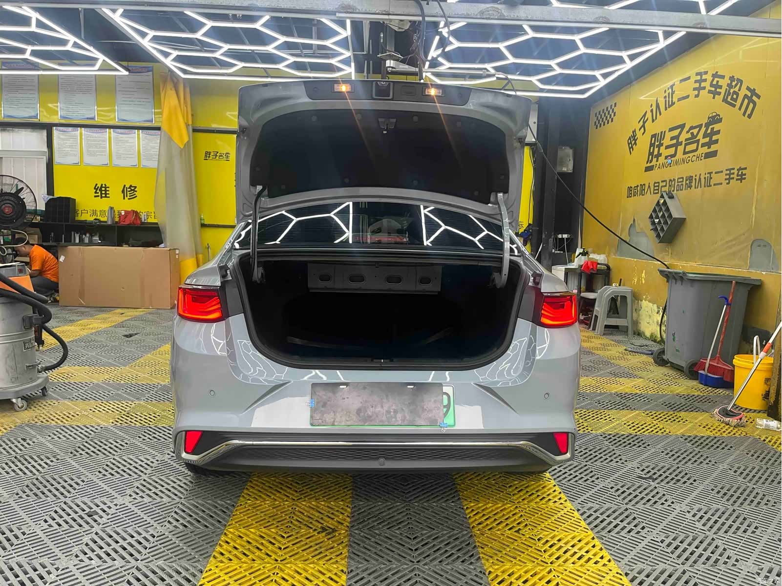 Geely Emgrand, 2023 17
