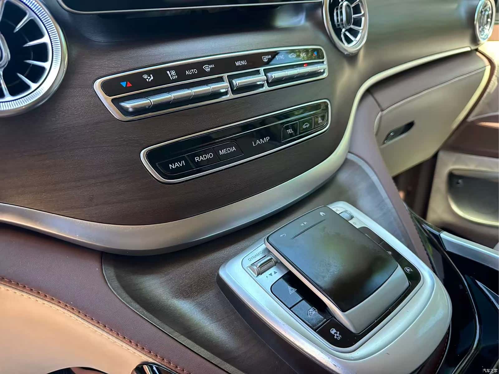 Mercedes-Benz 7, 2023 21