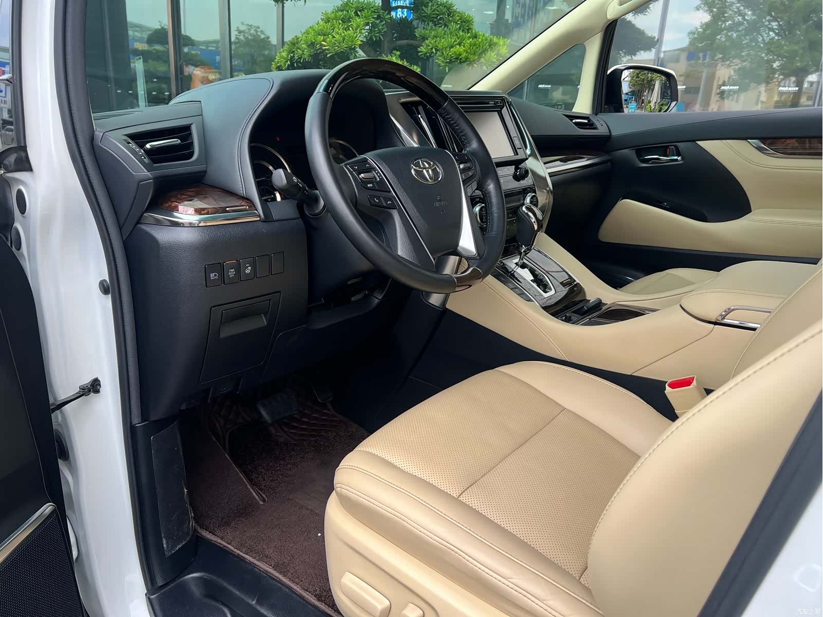 Toyota Alphard, 2019 2