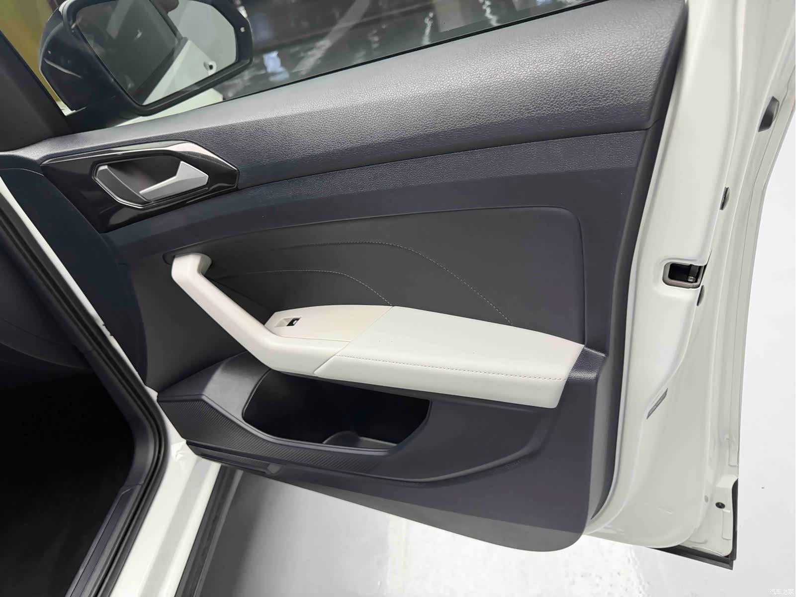 Volkswagen Tharu, 2025 26