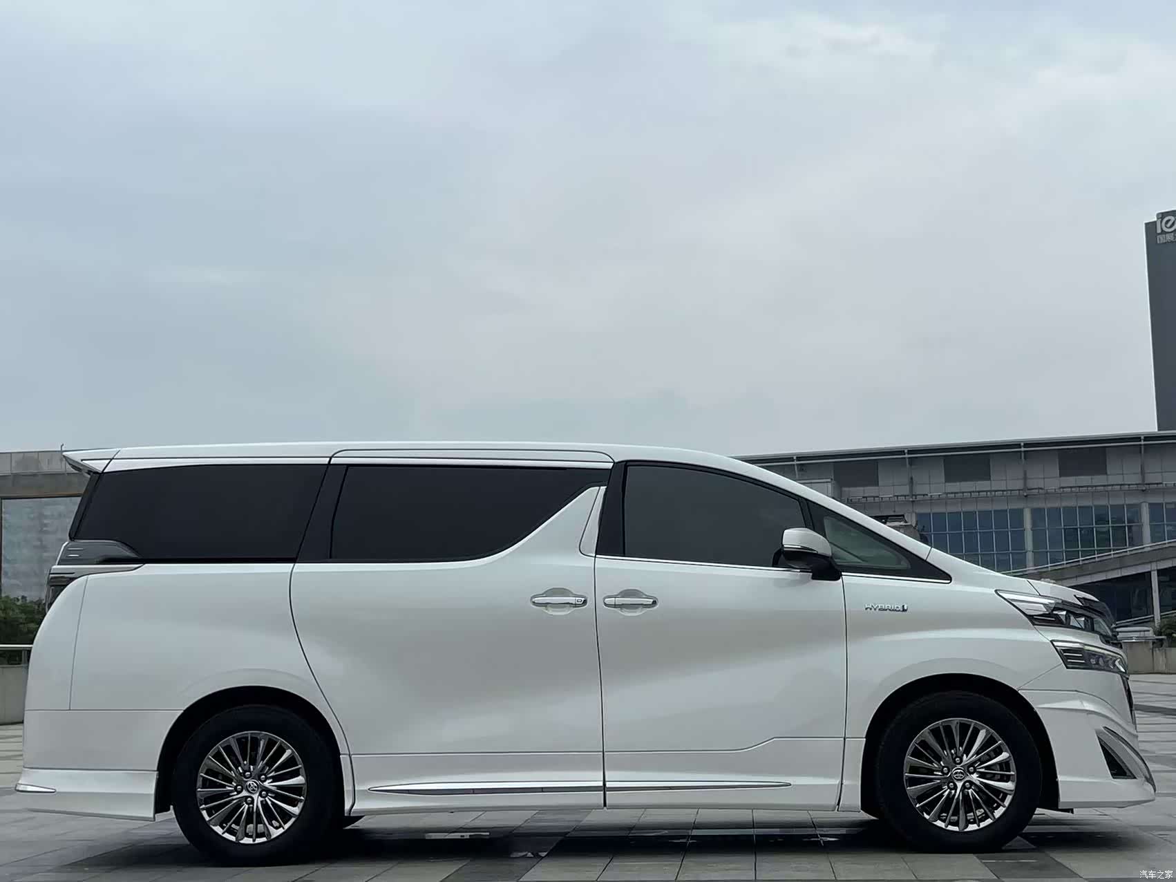 Toyota Vellfire, 2019 4