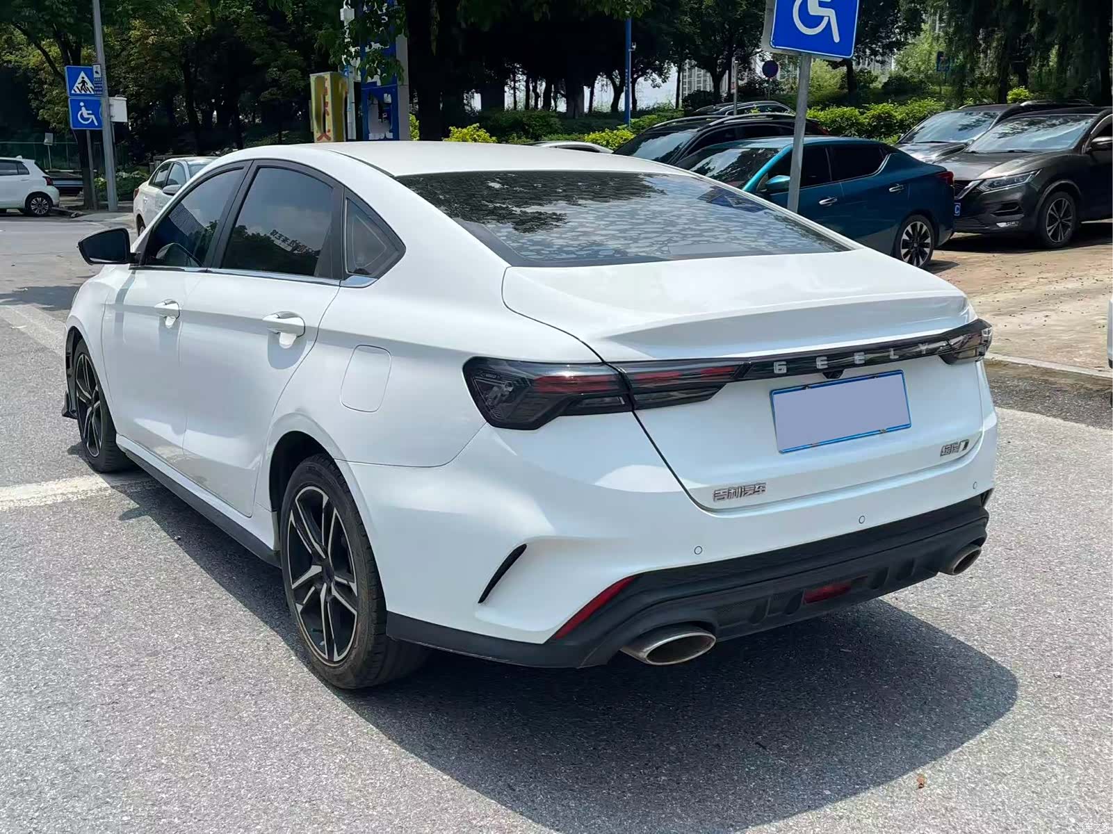 Geely Binray, 2022 17