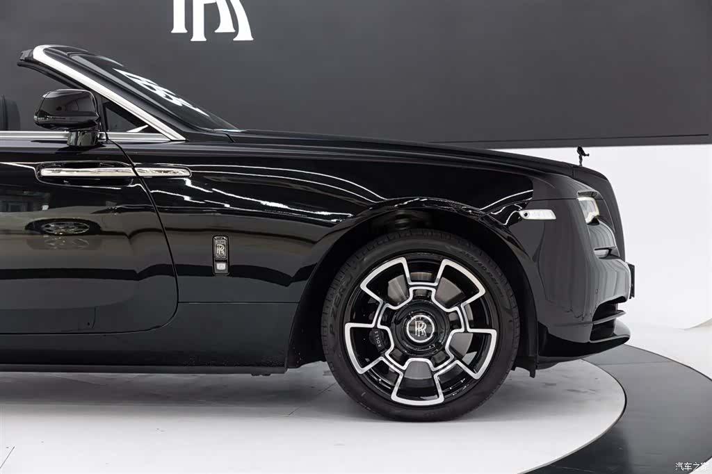 Rolls-Royce Black, 2019 22