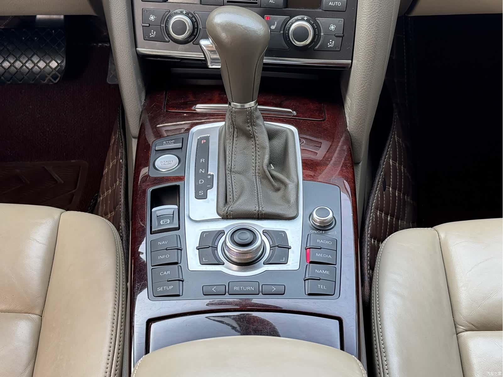 Audi A6L, 2010 13