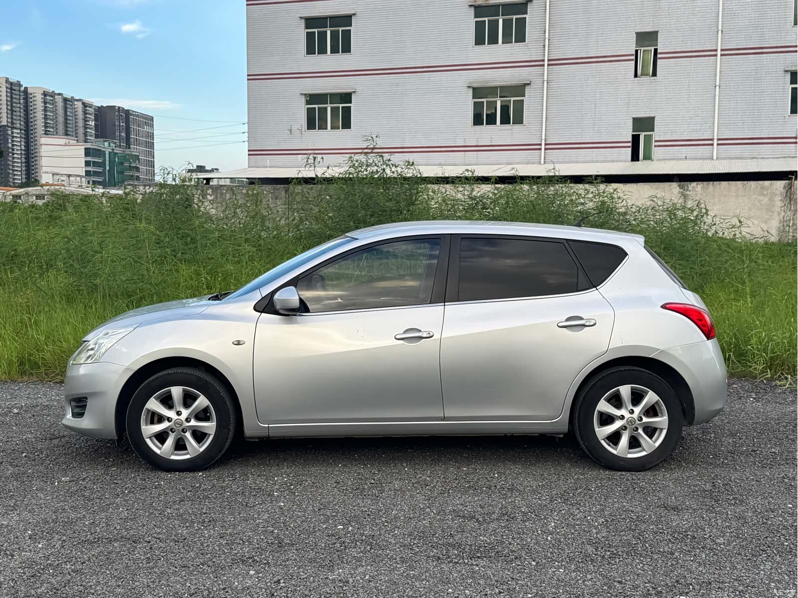 Nissan Tiida, 2012 все фото