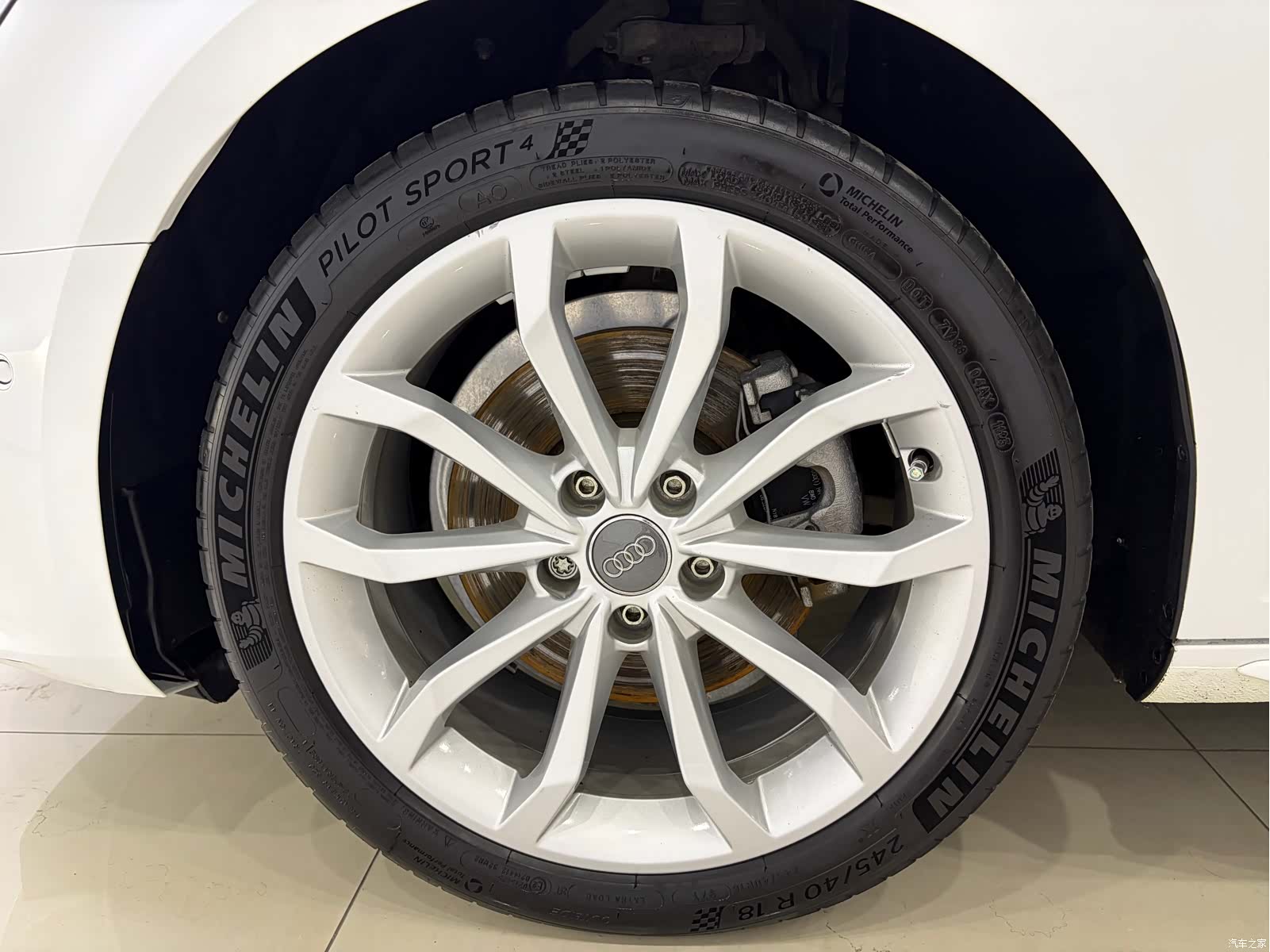 Audi A4L, 2019 8