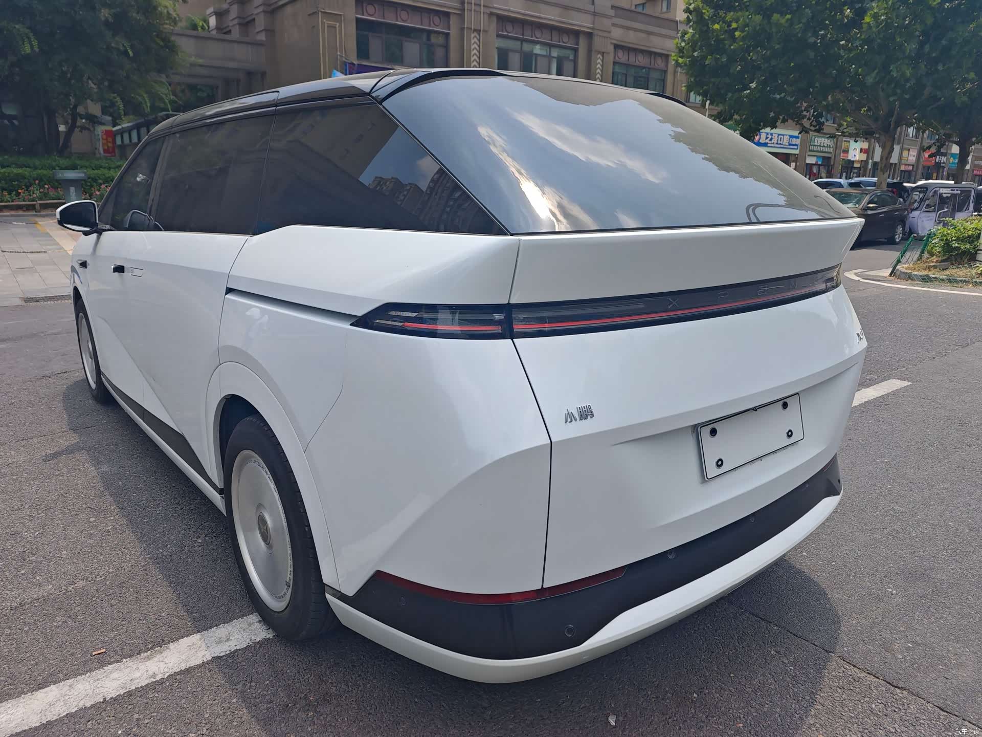 Xpeng X9, 2024 17