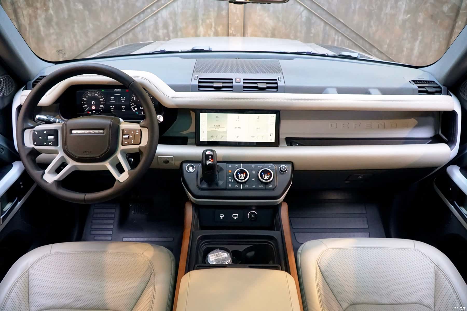 Land Rover Defender, 2021 12