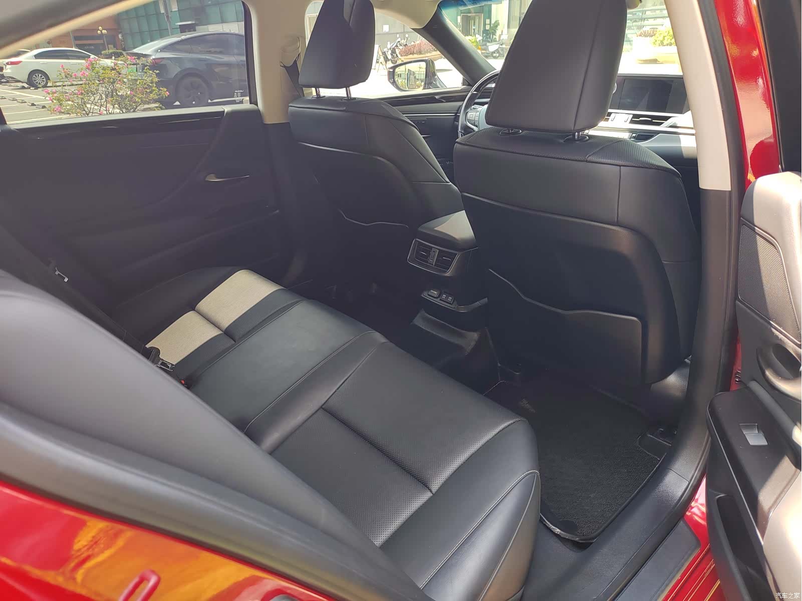 Lexus ES, 2019 14