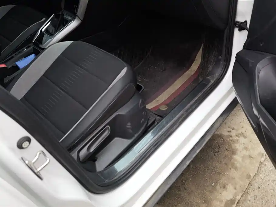 Volkswagen T-ROC exploring Songs