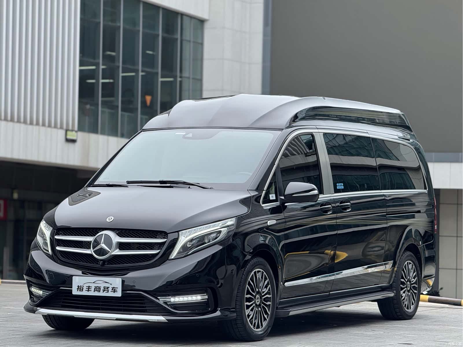 Mercedes-Benz V-Class, 2023 4