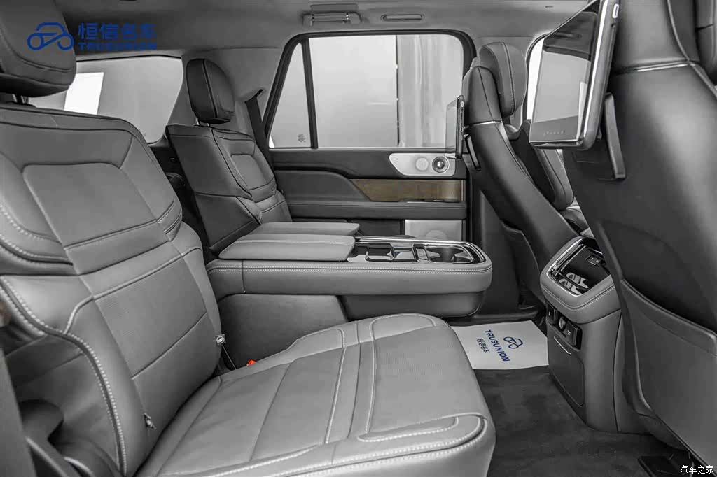 Lincoln Navigator, 2024 16