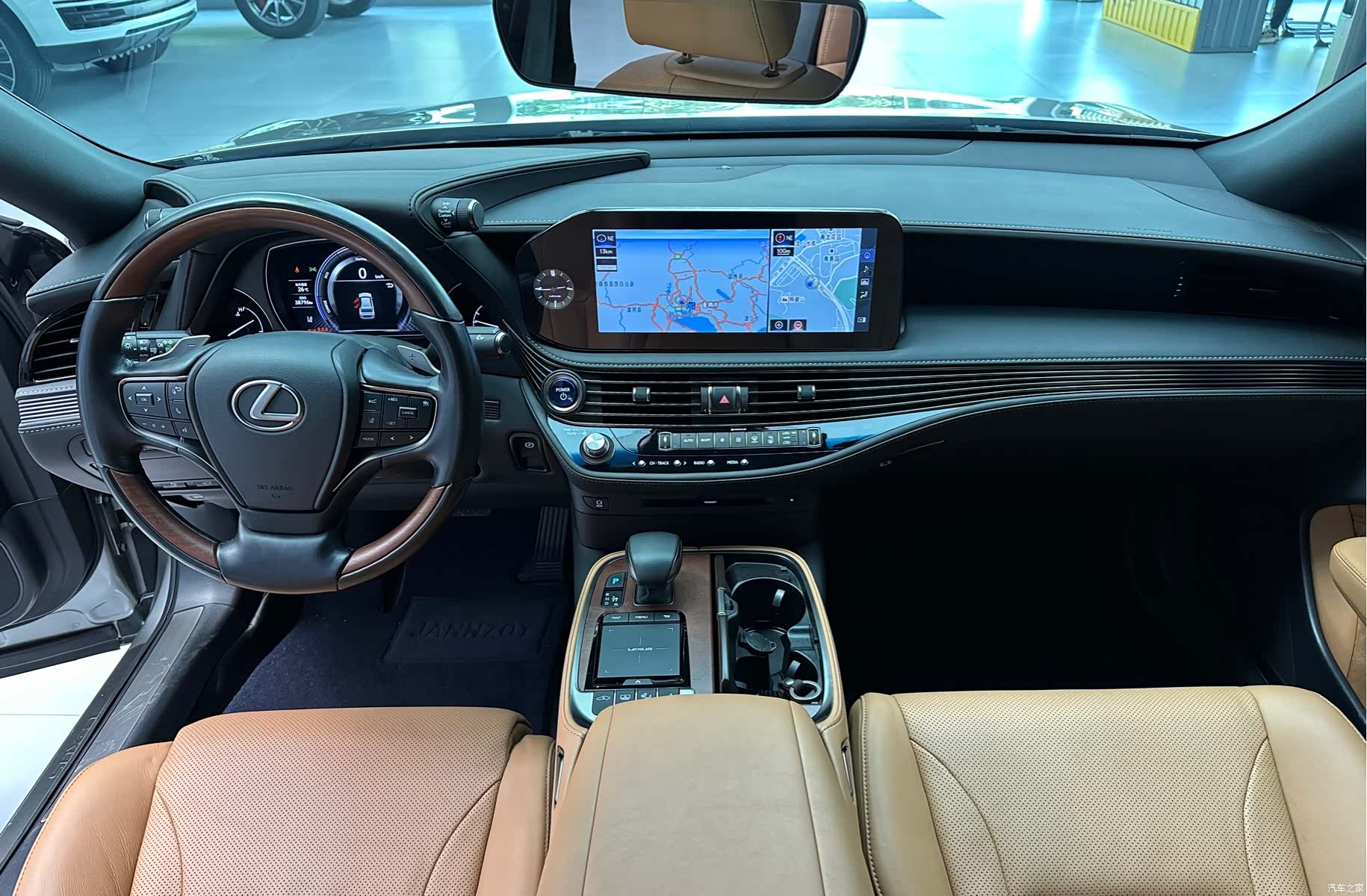 Lexus LS, 2022 13