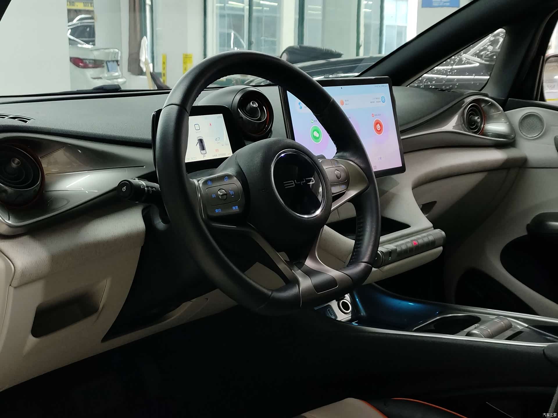 BYD Dolphin, 2022 10