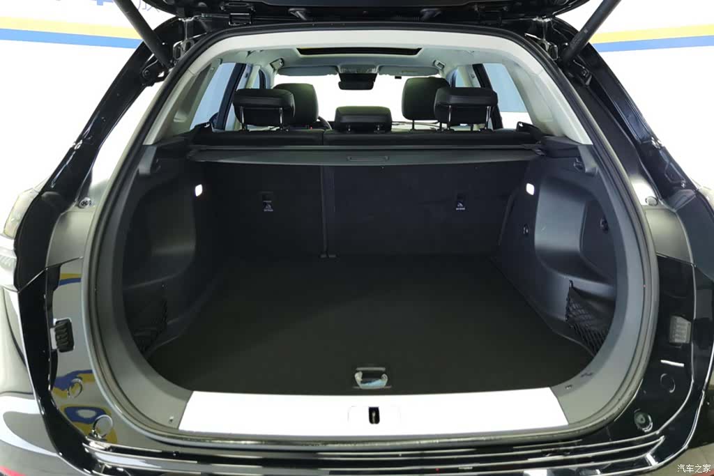 Hongqi HS5, 2023 4