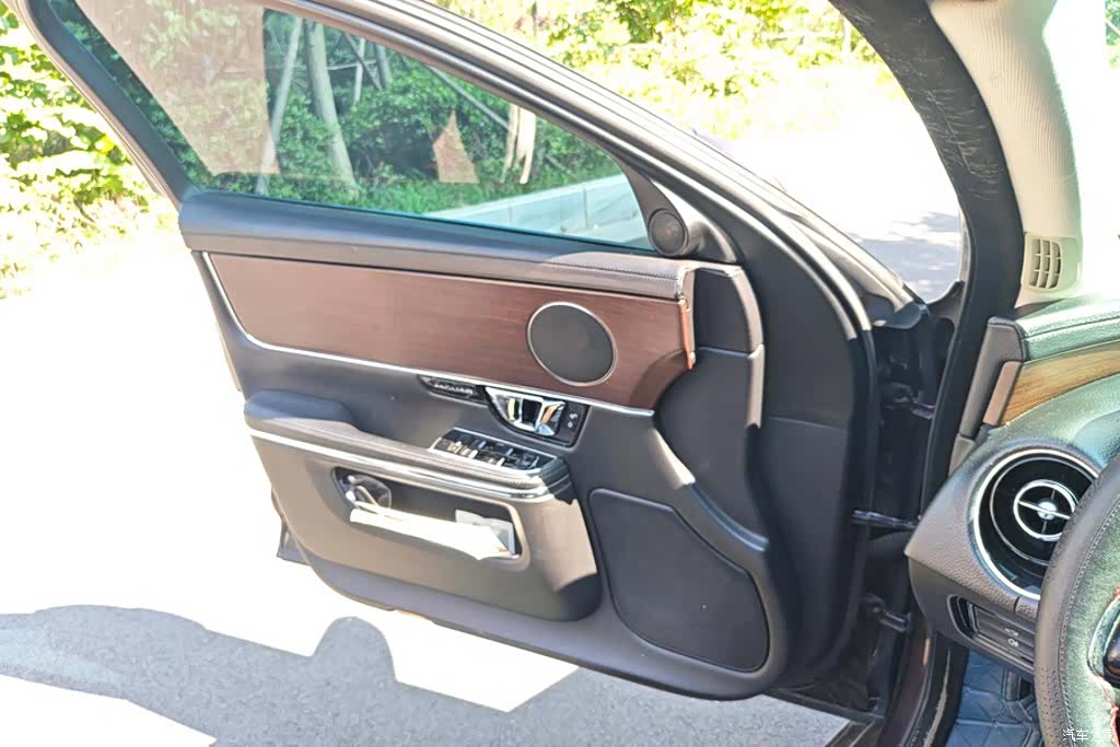 Jaguar XJ, 2014 7