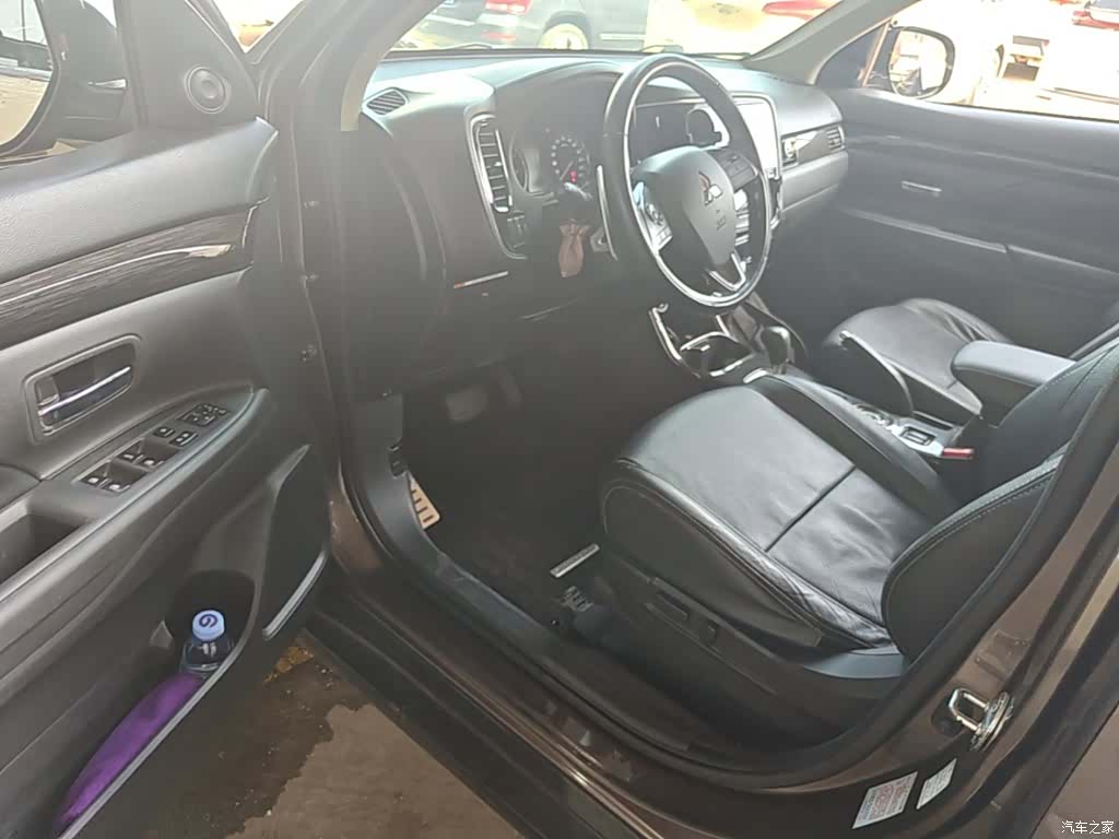 Mitsubishi Outlander, 2017 16