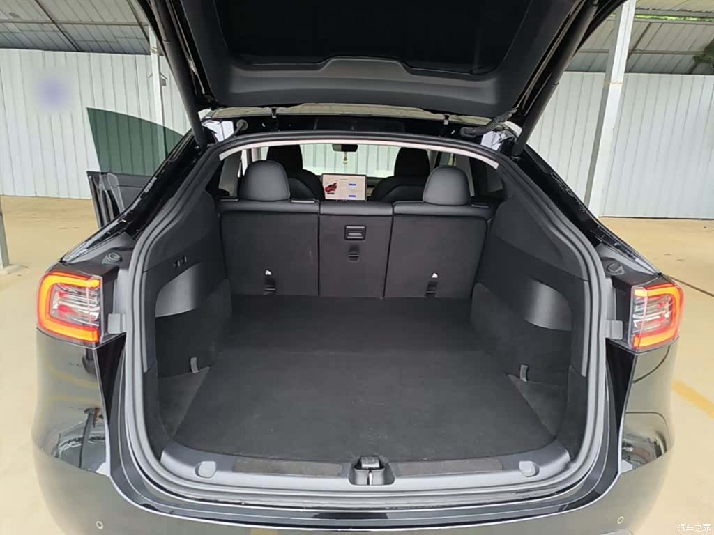 Tesla Model Y, 2023 19