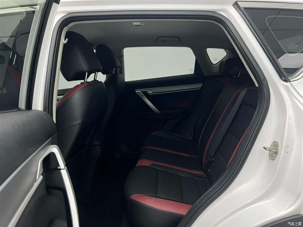 Geely Coolray, 2022 14
