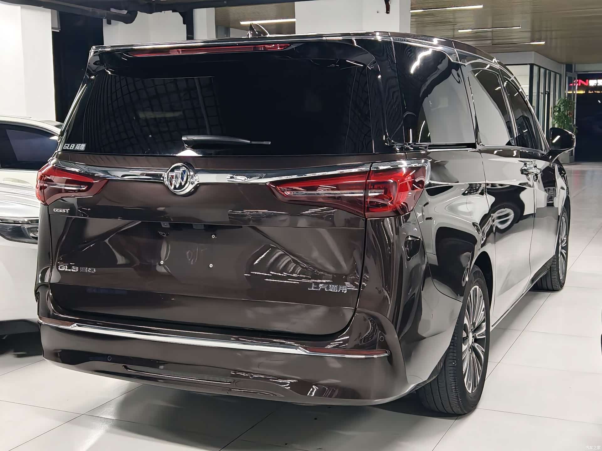 Buick GL8, 2021 3