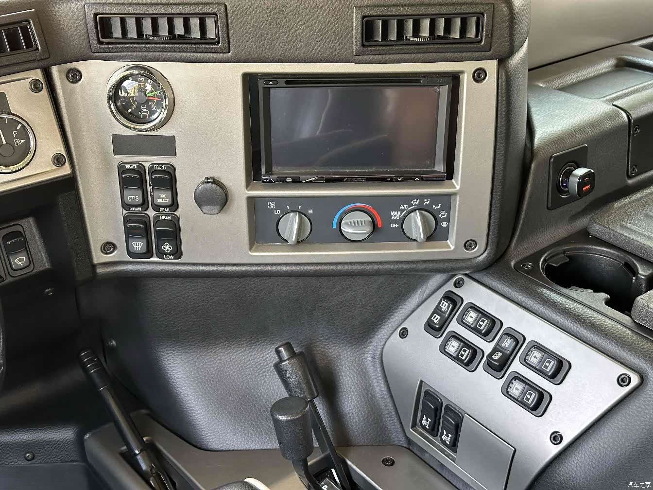 Hummer H1, 2012 18