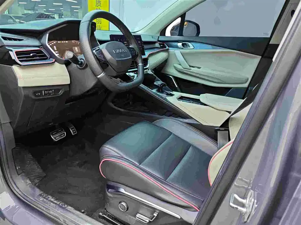 Lynk & Co 06
