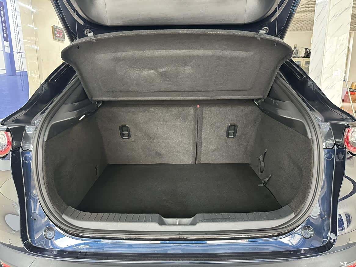 Mazda CX-30, 2022 28