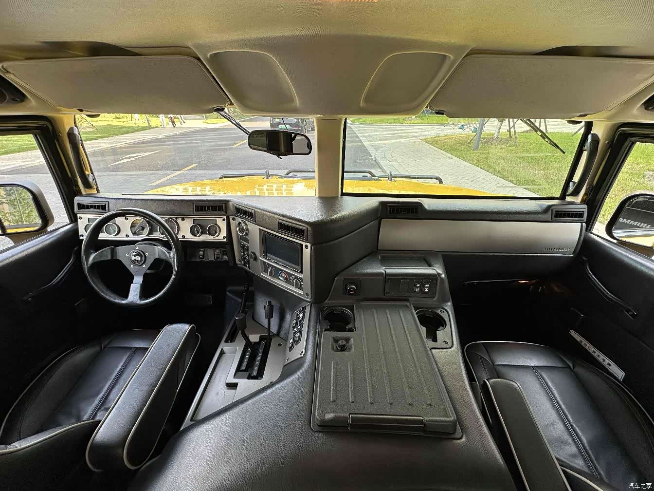 Hummer H1, 2012 9