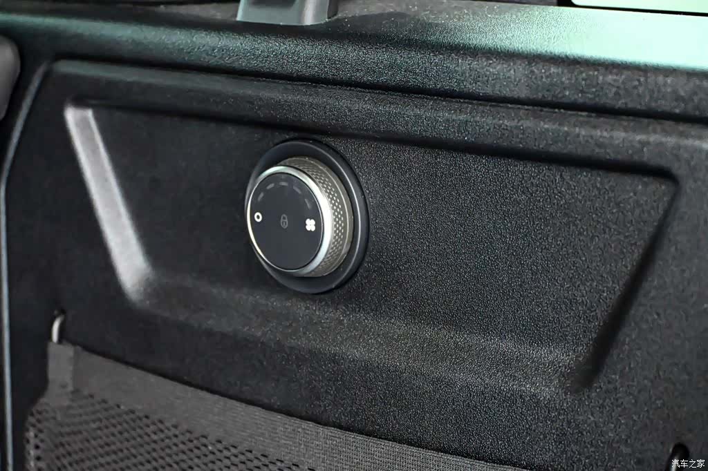 Land Rover Defender, 2024 32