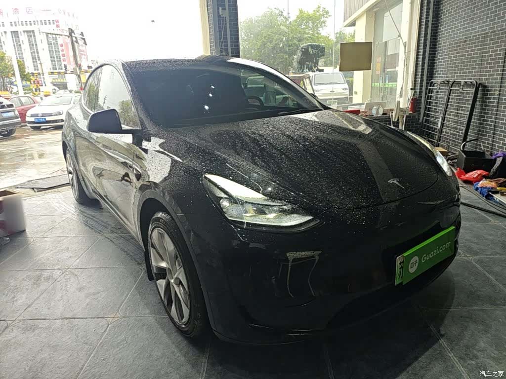 Tesla Model Y, 2023 4