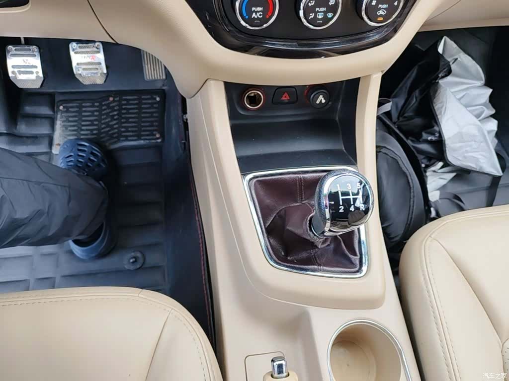 Wuling 730, 2015 14