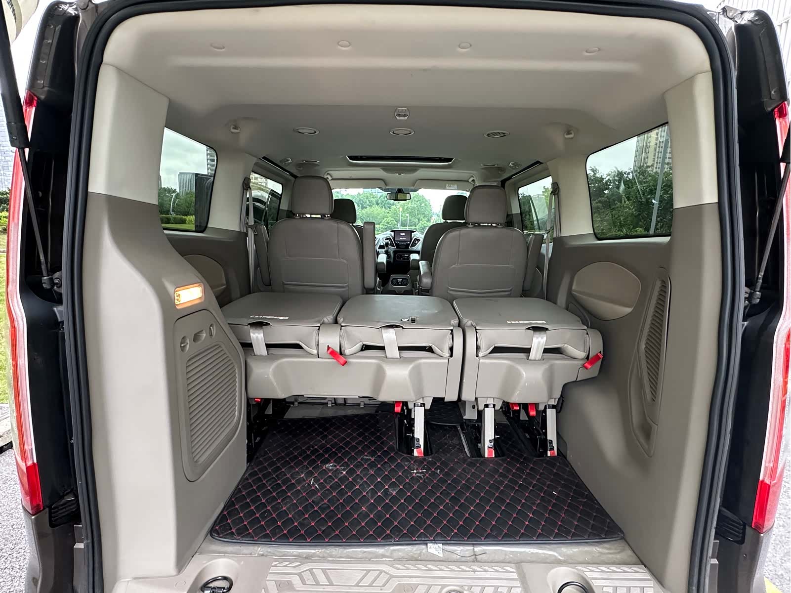 Ford Tourneo, 2017 14